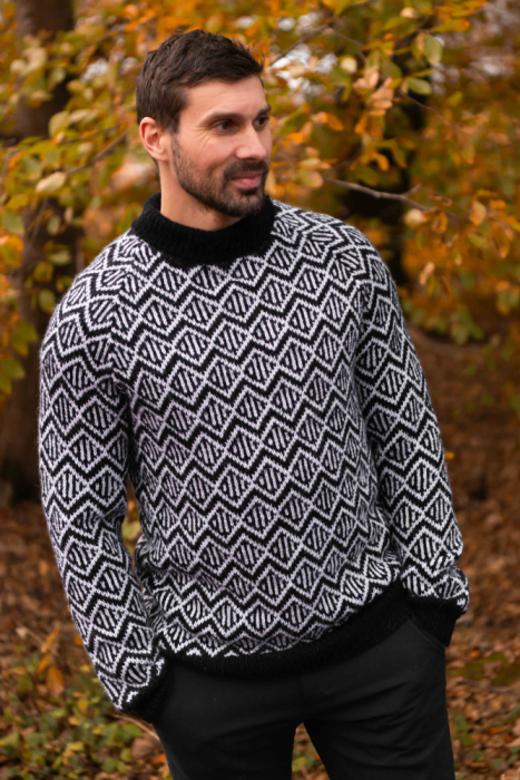 Ferdigstrikk - Amani Unisex Genser (mørk) (#2248)