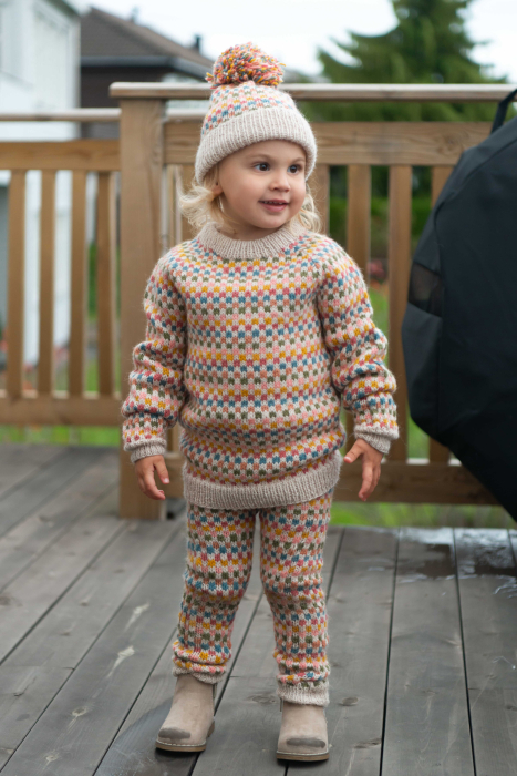 Tivolisett (m/genser, bukse og lue)