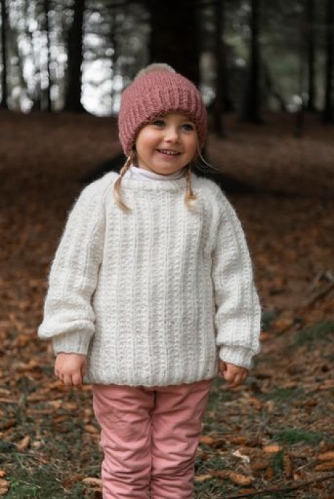 Ferdigstrikk - Mia kids genser hvit (#28)