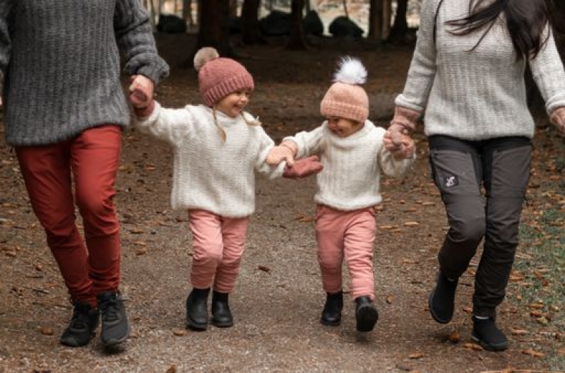 Ferdigstrikk - Mia kids genser naturhvit (#37)