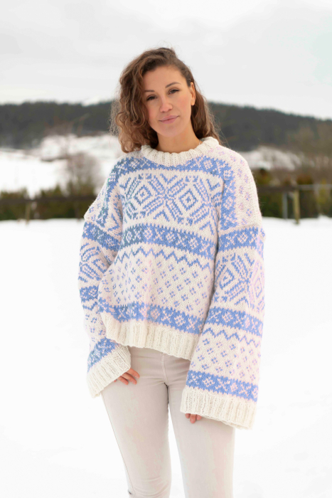 GRATIS OPPSKRIFT - Classic Genser hvit/lys blå